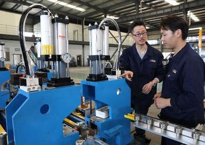 匠心独运，与机器“心灵相通”——记最年轻的全国劳动模范在机械设备研发领域的卓越成就